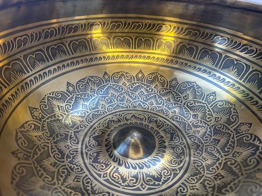 9" Lingam Bowl with Art Engraved
